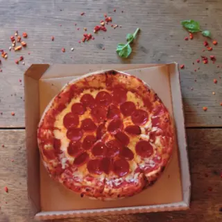 PEPERONI QUESO BORDES